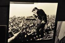 Época áurea do cantor Elvis Presley, em foto na sua casa em Memphis, no Tennessee - EUA